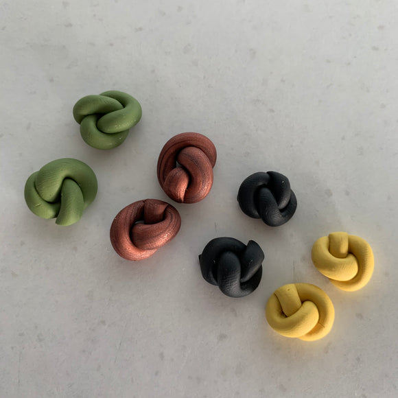 Knot stud earrings